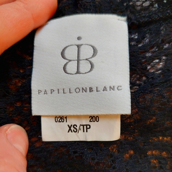 Dainty, cropped black lace cover-up - Picture 3 of 4